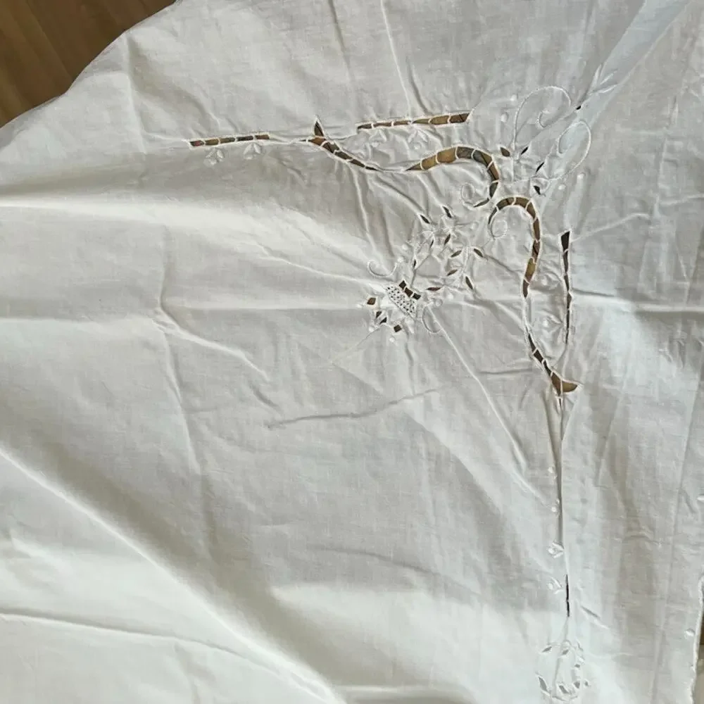 Imperial Elegance White Cotton Tablecloth 98